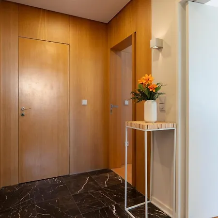 Modern Flat With Workspace In Foz By Hostwise * ポルト