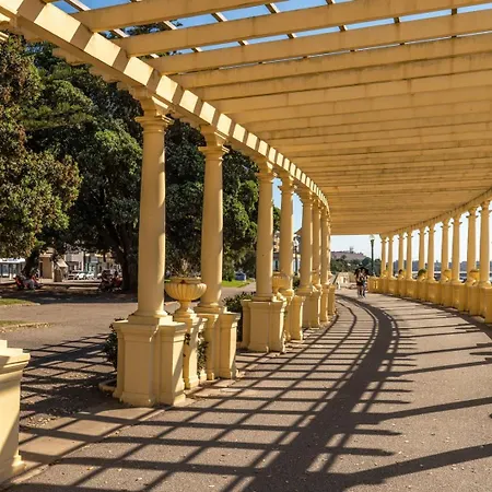 شقة Modern Flat With Workspace In Foz By Hostwise