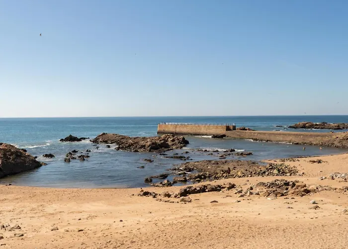 Modern Flat With Workspace In Foz By Hostwise