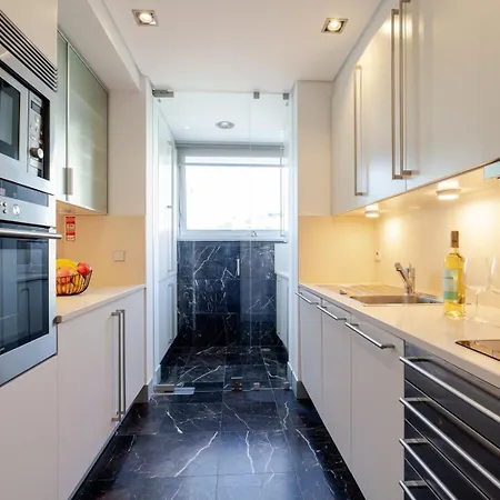 Modern Flat With Workspace In Foz By Hostwise Oporto