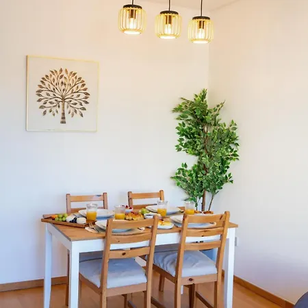 Appartement Modern Flat With Workspace In Foz By Hostwise