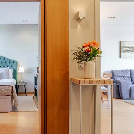 Appartement Modern Flat With Workspace In Foz By Hostwise *