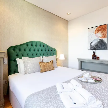 Modern Flat With Workspace In Foz By Hostwise