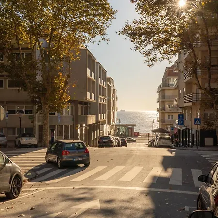 Modern Flat With Workspace In Foz By Hostwise