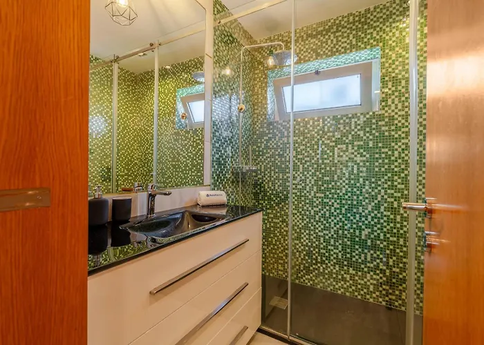 Modern Flat With Workspace In Foz By Hostwise Oporto