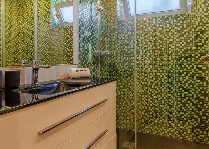 Modern Flat With Workspace In Foz By Hostwise * Oporto