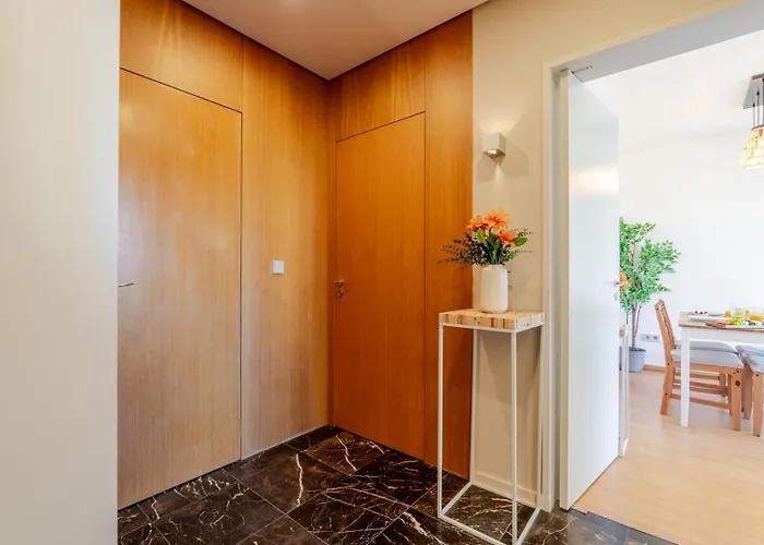 Modern Flat With Workspace In Foz By Hostwise