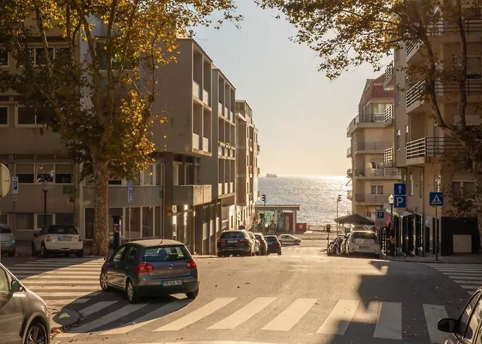 Modern Flat With Workspace In Foz By Hostwise