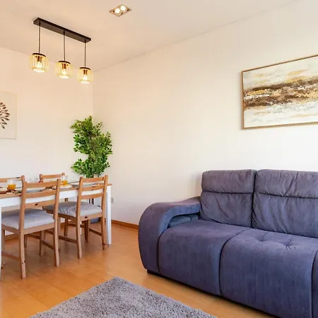 Modern Flat With Workspace In Foz By Hostwise דירה *