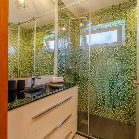Modern Flat With Workspace In Foz By Hostwise פורטו