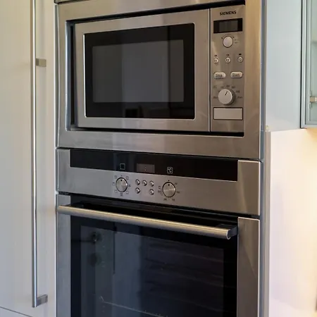 Modern Flat With Workspace In Foz By Hostwise דירה
